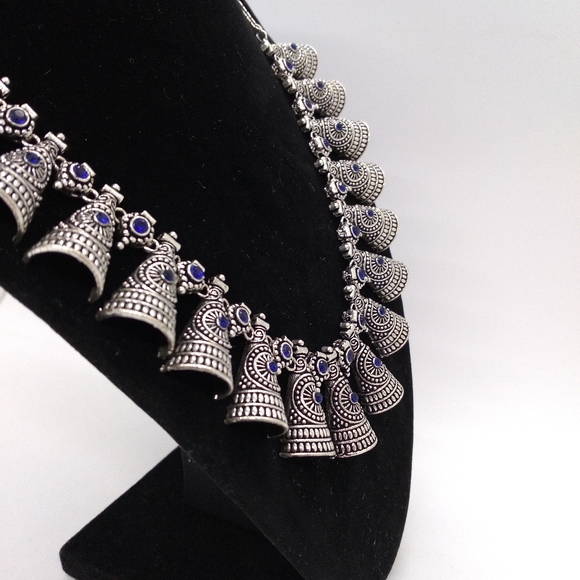 Faux Oxidized silver tone bohemian style necklace - Picture 8 of 12